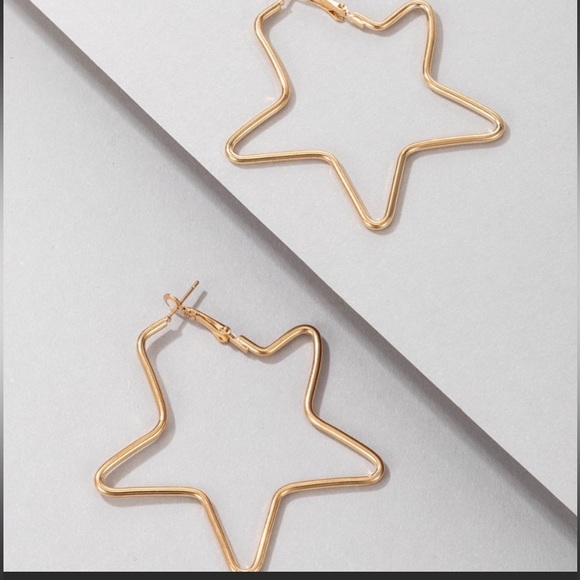 💛✨3 for$23💛NWT Gold Star Hoops✨💛 - Picture 1 of 1